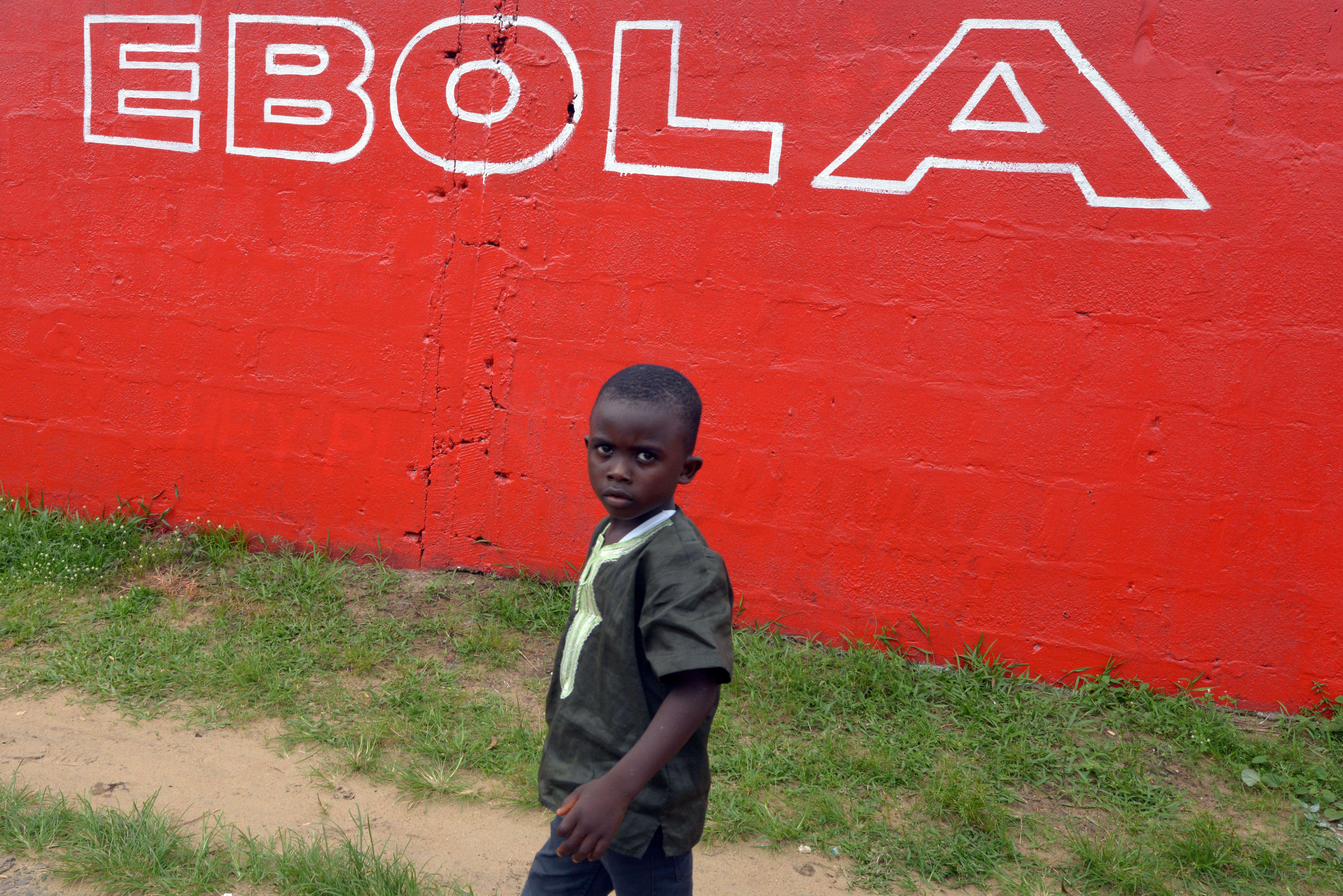 Medici fara frontiere: Omenirea este pe cale sa piarda lupta cu Ebola