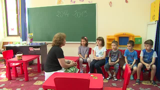 Elevii si liceenii care au inceput scoala inainte de 15 septembrie. "Pretul" platit pentru a invata ca in strainatate