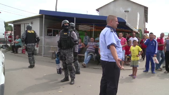 Zeci de tone de legume, confiscate din celebra piata de legume din Matca. Agricultorii i-au scos in huiduieli pe politisti