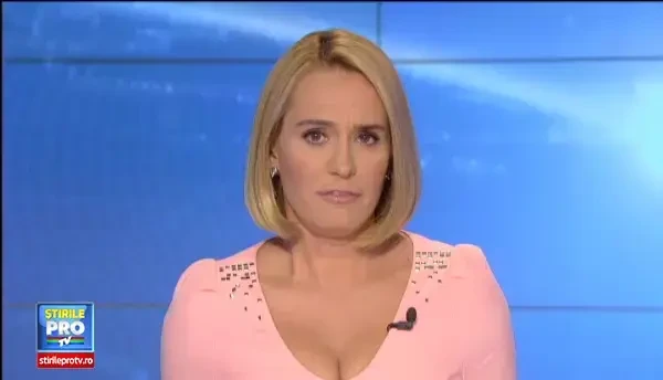 Un balcon luat de vant era sa cada peste un taxi la Pitesti. Lucrarea de mantuiala care putea duce la o tragedie