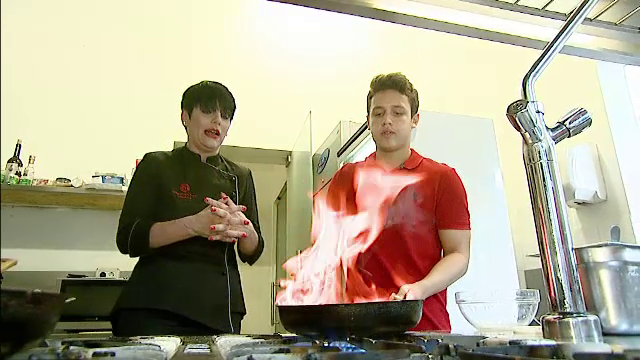 Chef Patrizia Paglieri isi pregateste fiul de 17 ani sa o urmeze in meserie. "Un bucatar bun nu moare niciodata de foame"