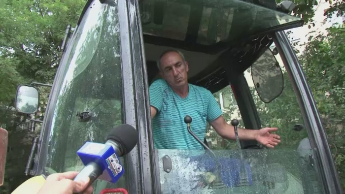 "Dorel" loveste din nou. Explicatia data de un muncitor care a inundat un bloc intreg: "Nu stiu, nu stiu, intrebati sefii"