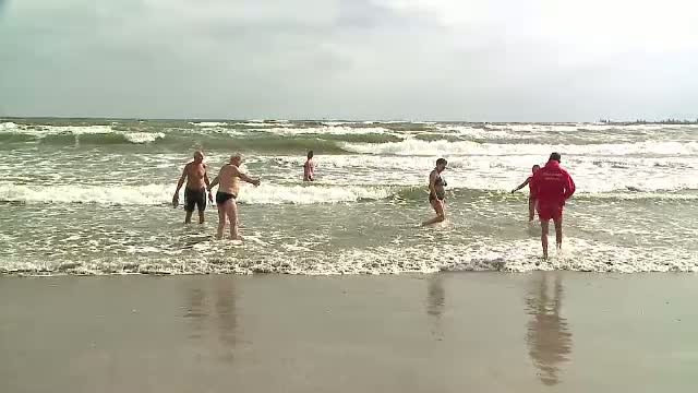 Weekend negru pe litoral: 17 cazuri de inec in ultimele 3 zile. Corpul unui barbat disparut sambata a fost adus la mal