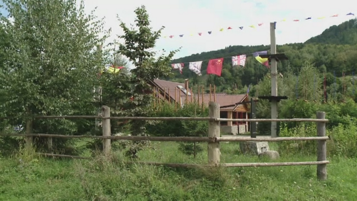 Barbatul care ar fi abuzat sexual mai multe fete intr-o tabara din Rasnov a fost arestat preventiv. Decizia nu e definitiva