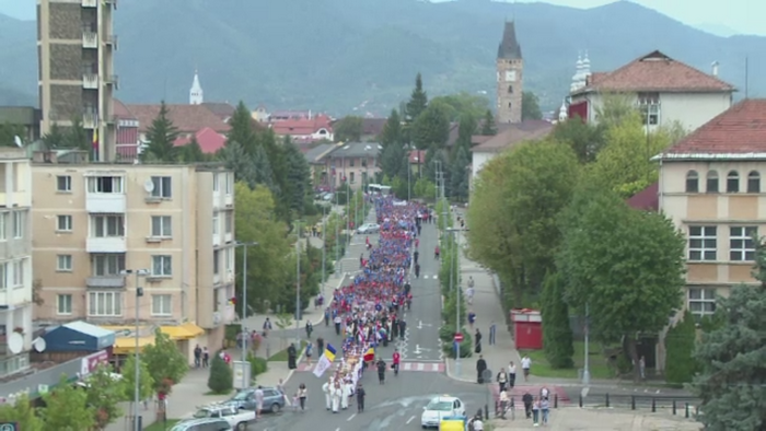 Eveniment religios de amploare in Baia Mare. Mii de tineri ortodocsi au defilat pe bulevardele din oras