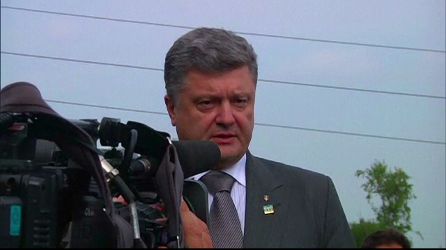 Petro Porosenko, provocat la duel de un lider separatist. "Sa salvam cu pretul vietii proprii, vietile a mii de oameni"