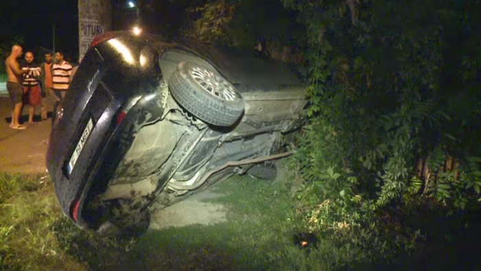 Un tanar din Branesti a ajuns la spital dupa ce s-a urcat baut la volan. Unde se ducea inainte de a se opri intr-un stalp