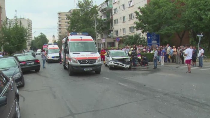 Accident rutier in Alba Iulia. O femeie insarcinata a ajuns la spital si doi soferi vor avea dosar penal