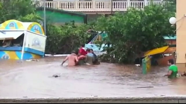 Inundatii devastatoare in sud-estul Italiei. In trei zile a plouat cat intr-un an intreg