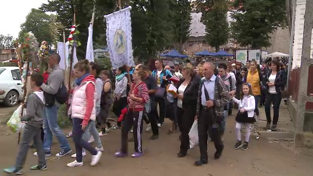 Pelerinaj cu 10.000 de credinciosi la manastirea franciscana din Radna. Oamenii au cautat plantele care vindeca bolile