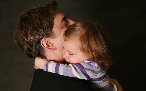 Scrisoare pentru tata: A ales sa nu ma bata cand am gresit, desi toti prietenii mei de la bloc erau batuti cu furtunul