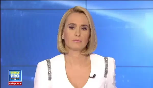 Autocarul in care se aflau cei 32 de artisti a fost lovit de un autoturism condus de un cetatean bulgar