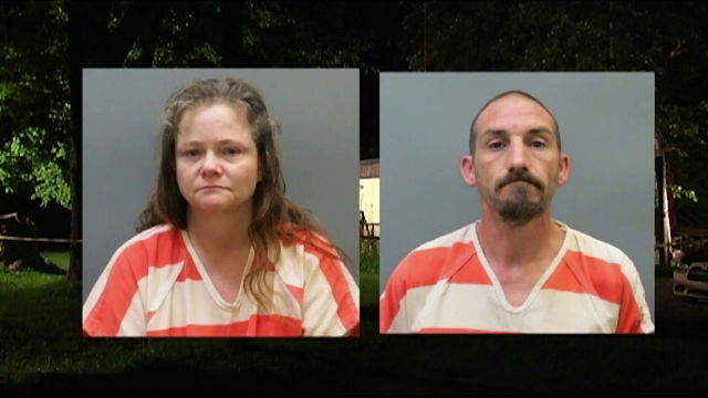 Femeie tinuta ca sclava, intr-o cusca din lemn, de un cuplu din SUA. Barbatul o viola ca sa-i faca un copil