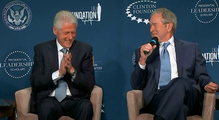 Bill Clinton a primit sfaturi de la George W.Bush cu privire la noul sau statut: acela de bunic