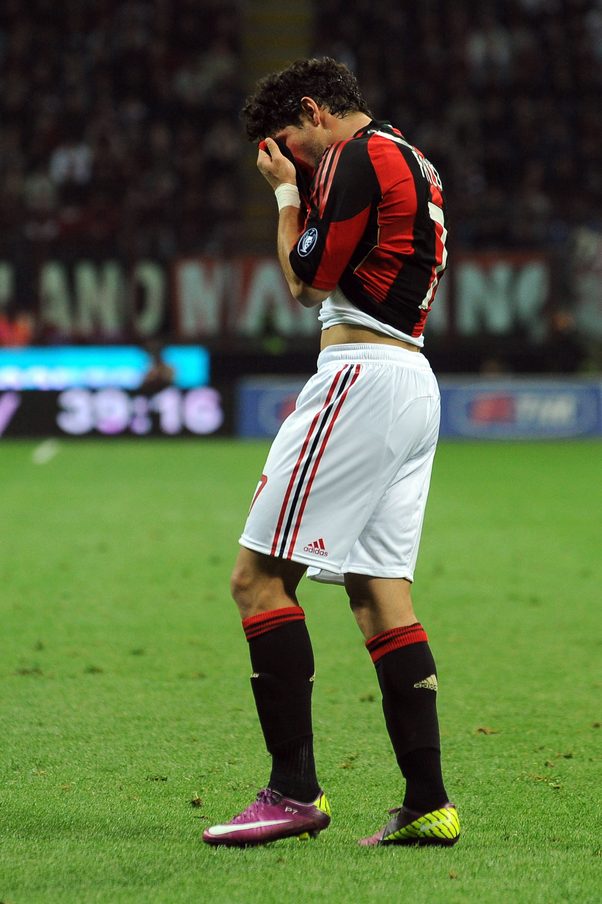 L-a impresionat pe Berlusconi, apoi i-a "furat" inima fiicei sale. Magnatul l-a "ajutat" sa-si distruga cariera la 20 de ani