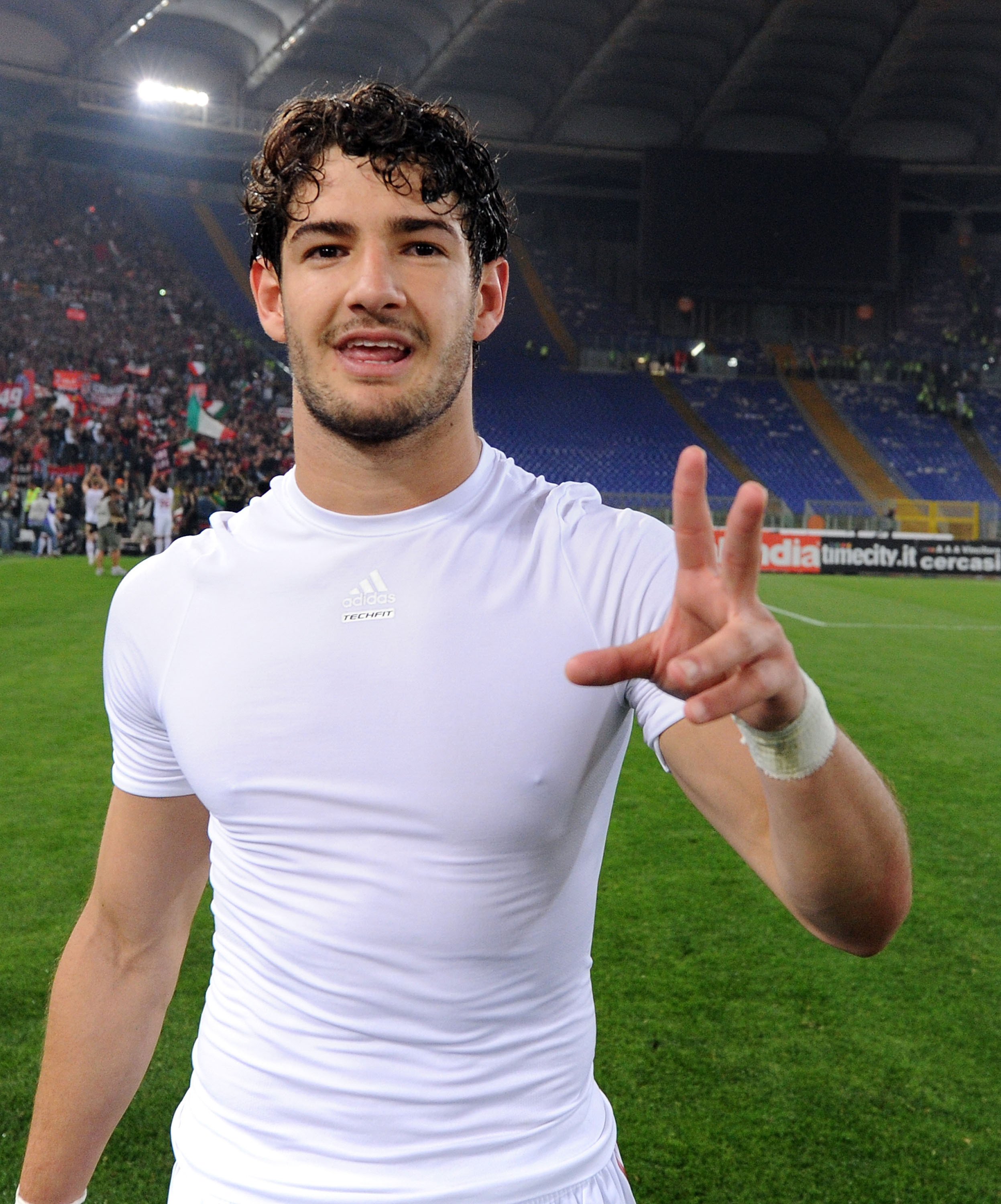 Alex Pato - 4