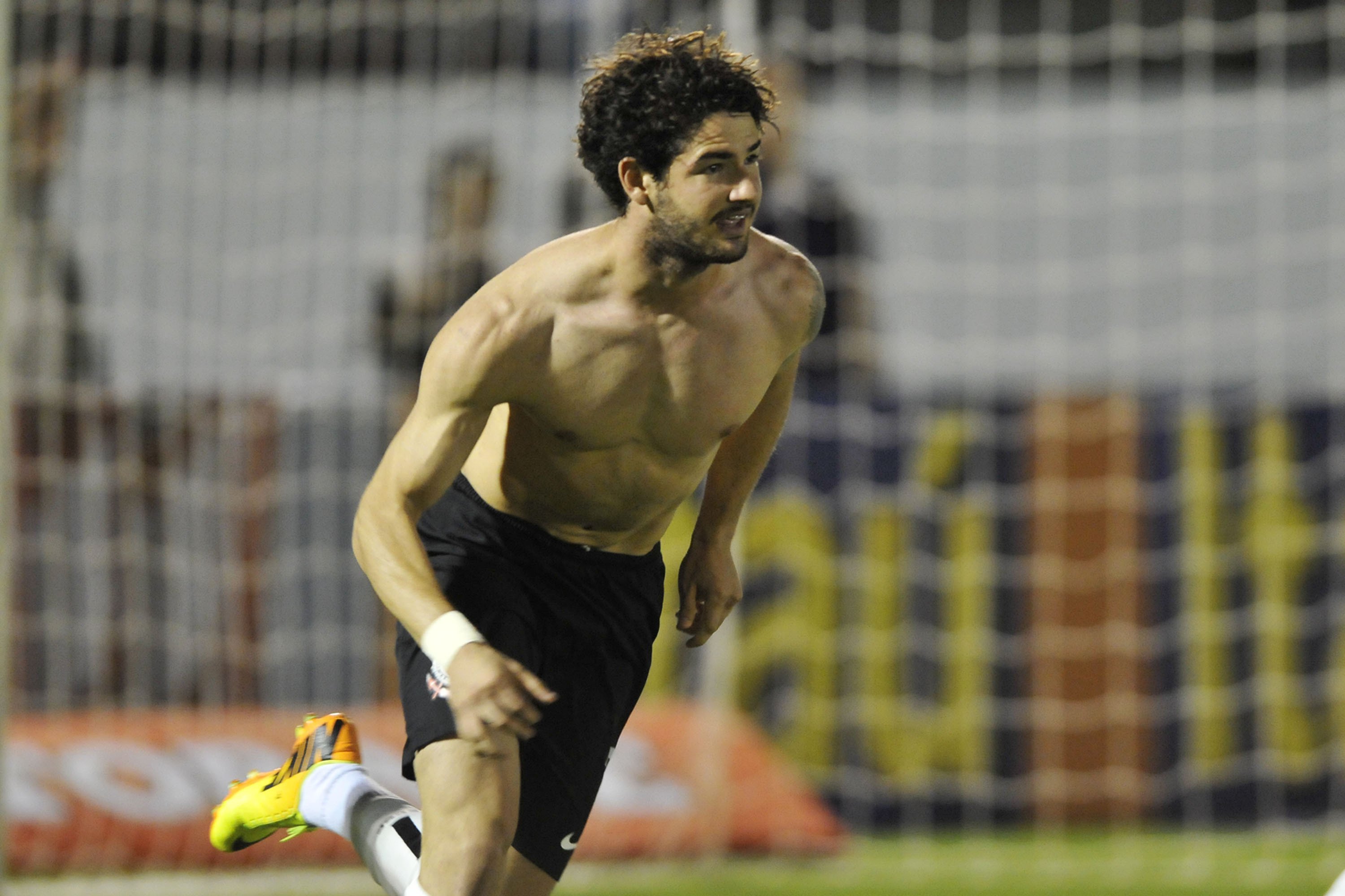 Alex Pato - 6