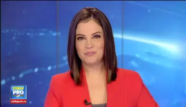 Lectie de supravietuire din partea unei berze. Pasarea a ramas alaturi de puiul prea mic pentru a zbura spre tarile calde