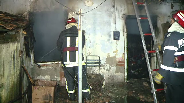 Un barbat din Timisoara a ars de viu in propria casa. Pompierii au intervenit de 3 ori in 2 luni la aceasta locuinta