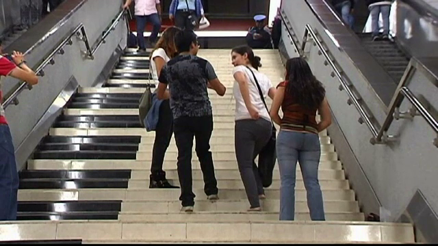 Ideea unor profesori din Mexic pentru a promova urcatul pe scari. Ce se intampla cand calci pe aceste trepte