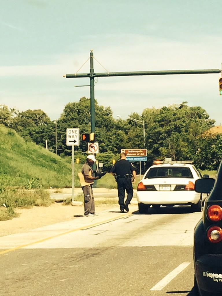 Se dadea drept politist rutier si oprea soferi in trafic. Pe cine a avut "ghinionul" sa traga pe dreapta