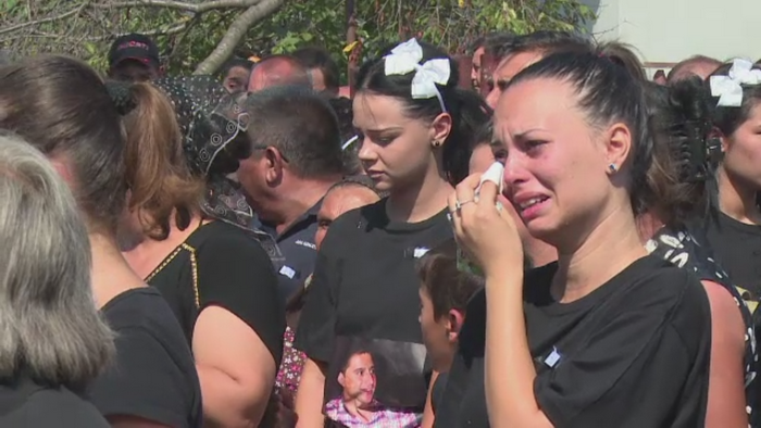 Motociclistul care a ucis 3 oameni in timp ce facea cascadorii la 240km/h, inmormantat. Sute de persoane i-au fost alaturi