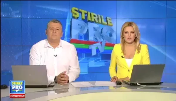 Masina luata de viitura si aruncata intr-o rapa de cativa metri. Cum au reusit sa se salveze pasagerii