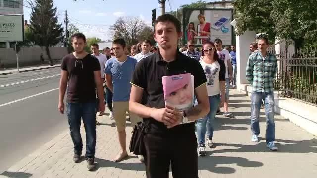 Protest organizat la Iasi de tatal fetitei care a murit la nastere. "Poate ca impreuna reusim sa trezim acest sistem"