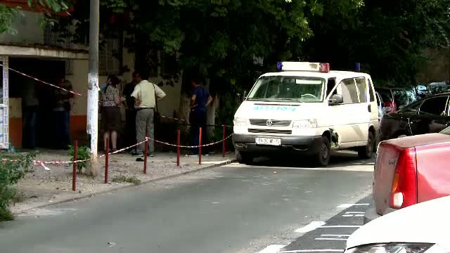 Principalul suspect in cazul crimei din Capitala a fost retinut. Acesta si-ar fi aruncat victima de la etaj