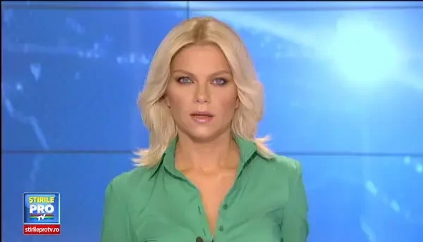 Patru tineri care mergeau pe marginea unui drum, spulberati de o masina. Unul dintre ei s-a stins in bratele tatalui sau