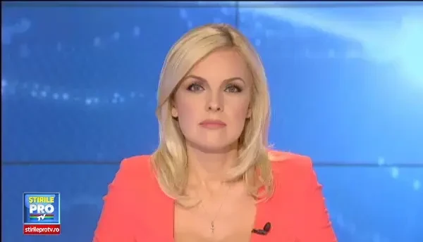 Sute de pelerini au mers la Manastirea Dervent. Toti au vrut sa atinga o cruce despre care se spune ca vindeca bolile