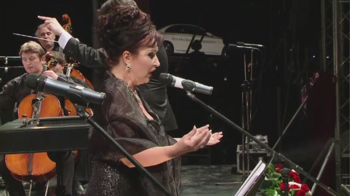 Opera s-a mutat in strada, la Iasi. Noua stagiune deschisa cu un show grandios de lumini si lasere