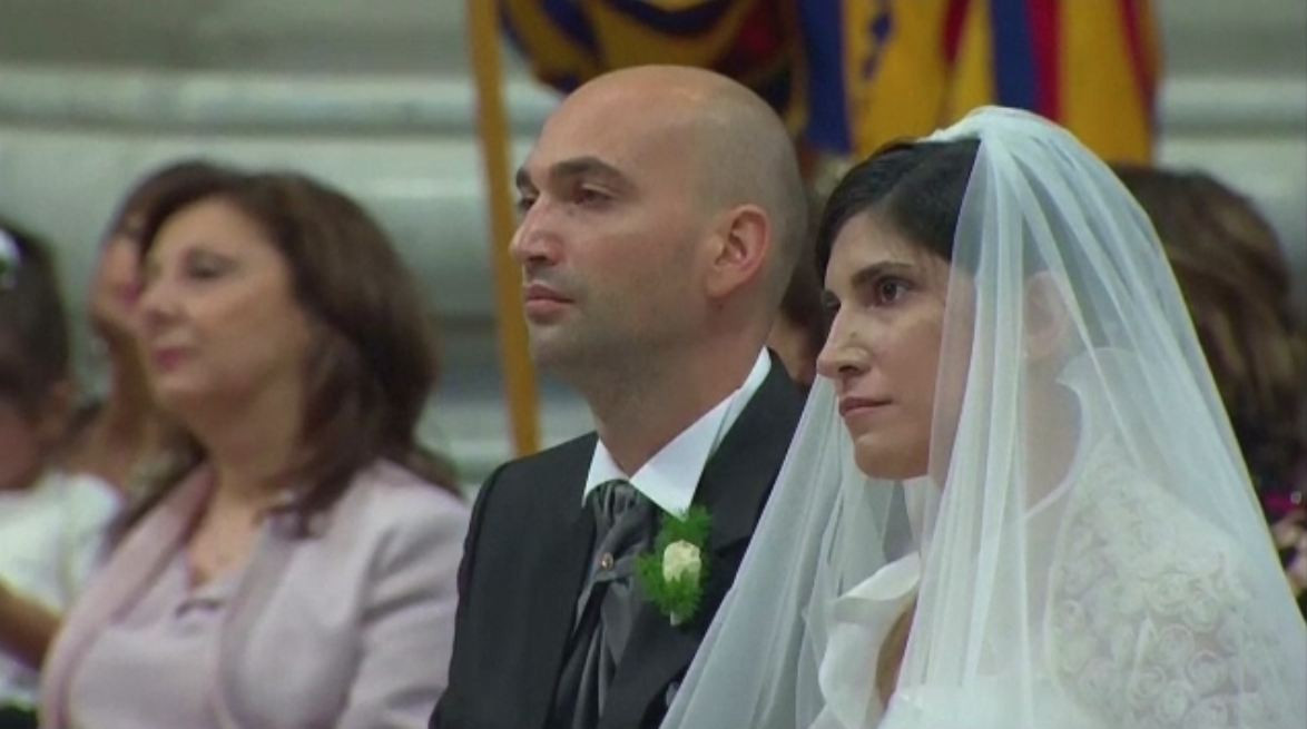 20 de cupluri, casatorite duminica de Papa Francisc. ''Sfatul meu este sa nu incheiati ziua fara sa va impacati"