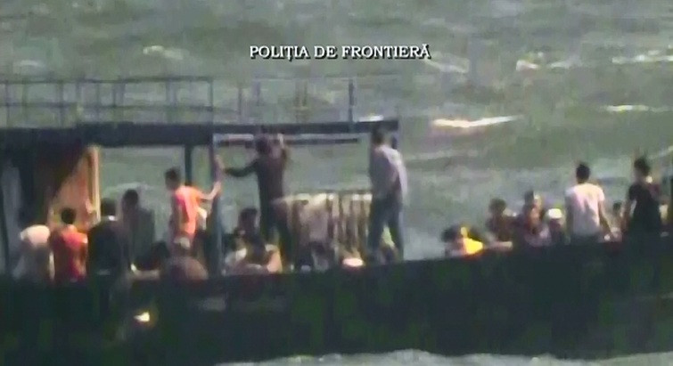 STIRI INTERNE PE SCURT. Ambarcatiune cu 132 de migranti, in largul Marii Negre; Prostest la Institutul Cantacuzino