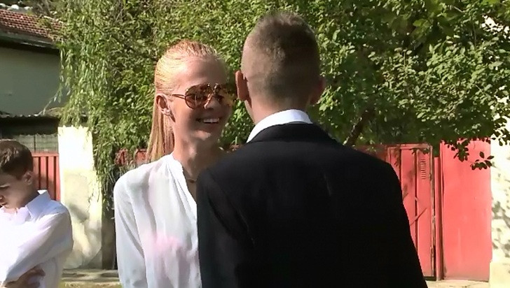 Prima zi de scoala cu emotii, planuri si... parada modei. Elevele de liceu pregatite de podium, si mai putin de studiu