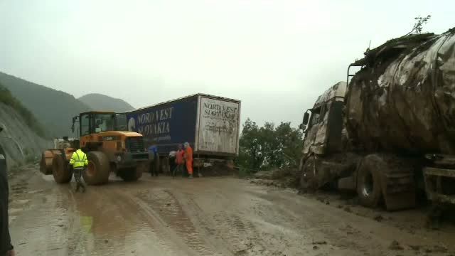 Cod portocaliu de inundatii pe rauri din sapte judete. Care sunt zonele afectate