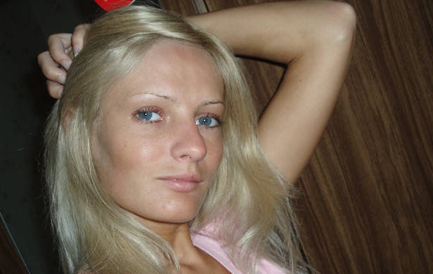 A cheltuit o avere ca sa se transforme intr-o papusa sexuala vie. Cum arata acum Victoria. FOTO