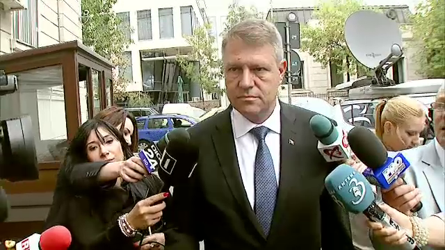 Klaus Iohannis si-a depus candidatura cu 2,2 milioane de semnaturi. "Nu sunt un om al vorbelor, ci al faptelor"
