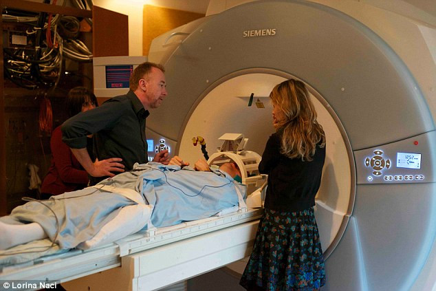 Medicii i-au pus unui pacient aflat in coma de 16 ani un film de Hitchcock. Ce s-a intamplat in timp ce pelicula rula la TV