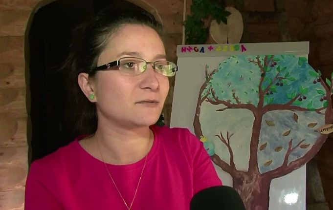 Solutia disperata a unei invatatoare din Suceava. Femeia le preda elevilor in propria casa, dupa ce scoala a ajuns o ruina