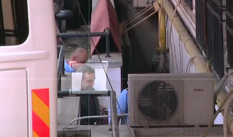 Judecatori: Becali poate sa aiba telefon mobil, dar va continua sa mearga la munca insotit de un supraveghetor