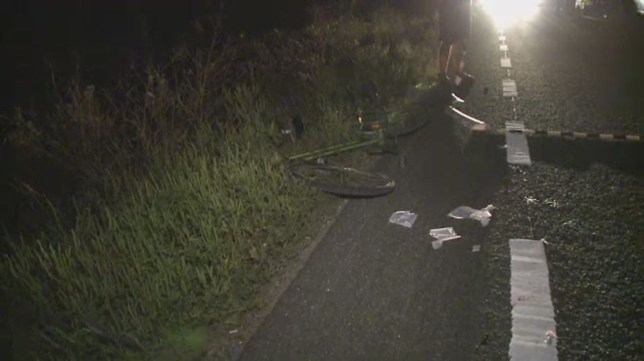 Ambuteiaj de 5 kilometri pe DN65, dupa ce un TIR s-a rasturnat. Soferul a incercat sa evite un biciclist intins pe sosea