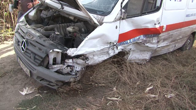 Accident in lant pe DN 2B, intre Braila si Buzau. In carambolul creat a fost implicata o ambulanta care transporta un pacient