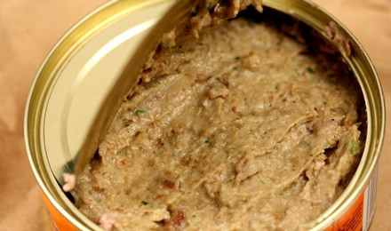 Un barbat din Brasov a gasit bucati de tabla intr-o conserva. Masura drastica luata de Protectia Consumatorilor