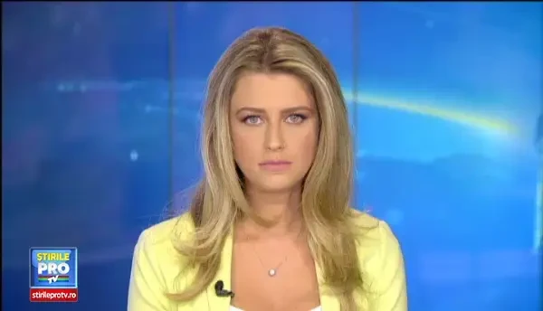 O stewardesa ii pune la zid pe pasagerii certati cu bunul simt. Fotografiile care au facut inconjurul lumii. GALERIE FOTO