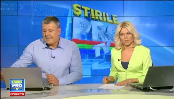 CLIPUL ZILEI: Toti oamenii pe care ii pozeaza acest fotograf rad in hohote. Ce se vede cand barbatul se intoarce cu fata