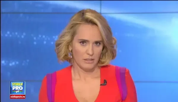 Un tren Bucuresti-Suceava a deraiat dupa ce a lovit un camion in Bacau. Soferul camionului a murit