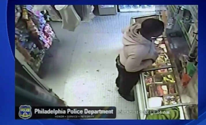 A jefuit un magazin cu o banana. Camerele de supraveghere au surprins intregul incident