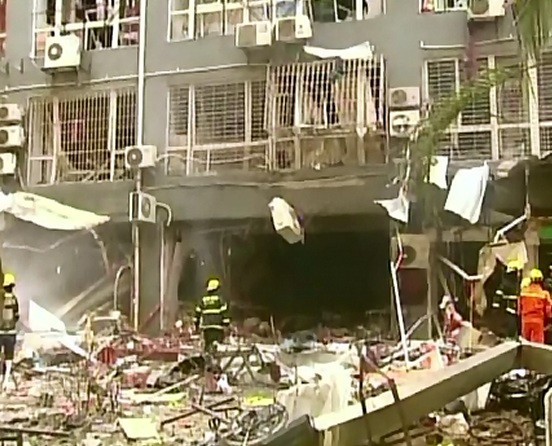 Cinci oameni au murit si 16 au fost raniti dupa ce o explozie a distrus un resturant din sud-vestul Chinei