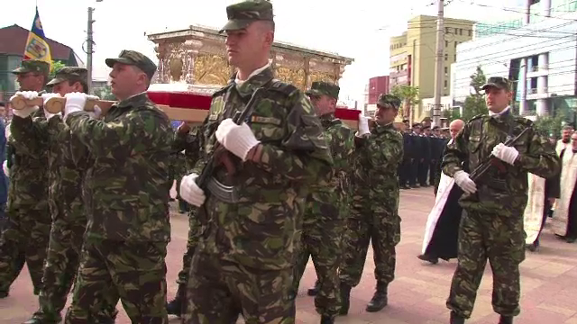 Racla cu moastele Sf. Martir Constantin Brancoveanu, intampinata cu onoruri militare si 1000 de credinciosi la Buzau